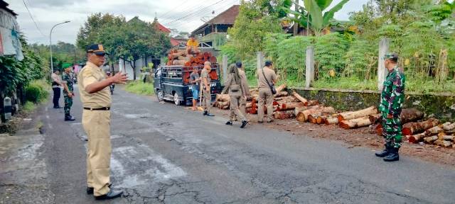 SOSIALISASI DAN PEMBINAAN KEPADA PEMILIK TEMPAT USAHA DI KECAMATAN KEPIL